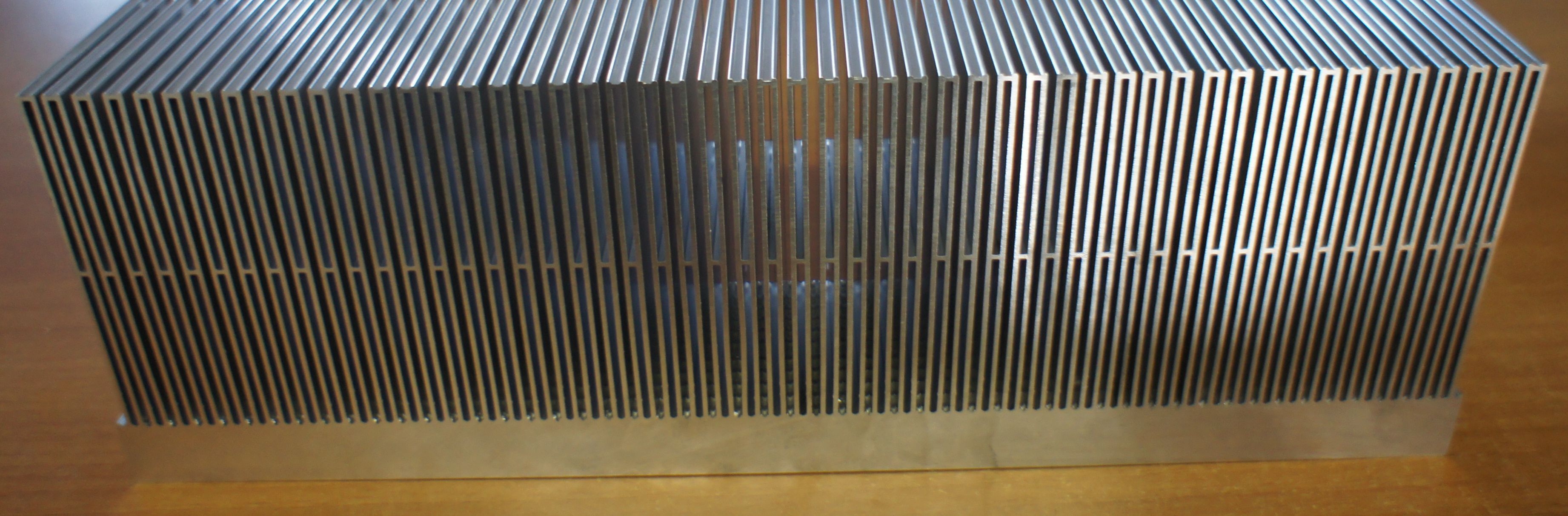 dissipatore di calore in alluminio ad alette fitte