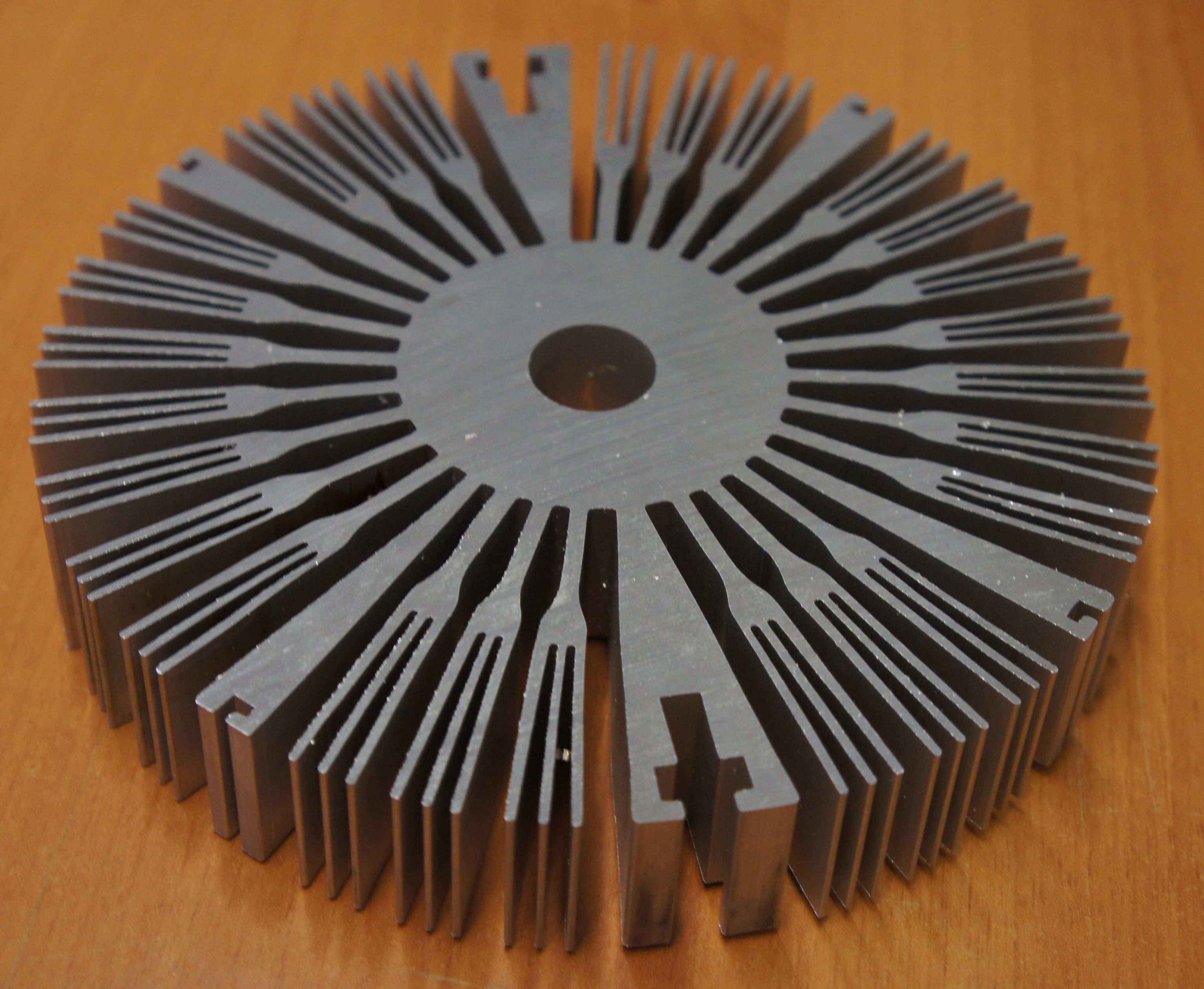 dissipatori tondi in alluminio per led